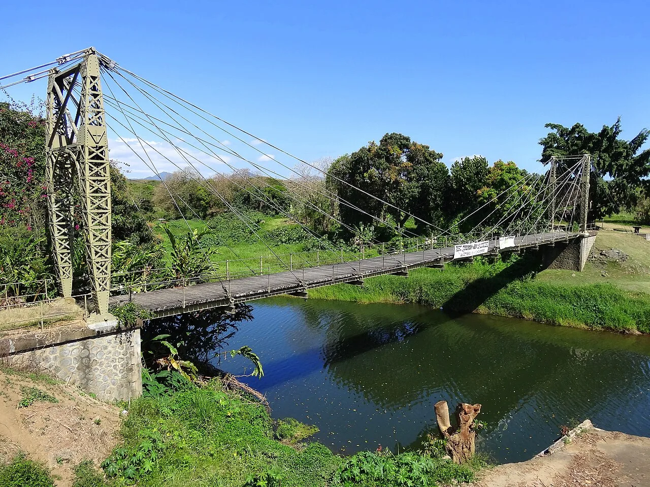 La Passerelle Marguerite in w:La Foa , New Caledonia.